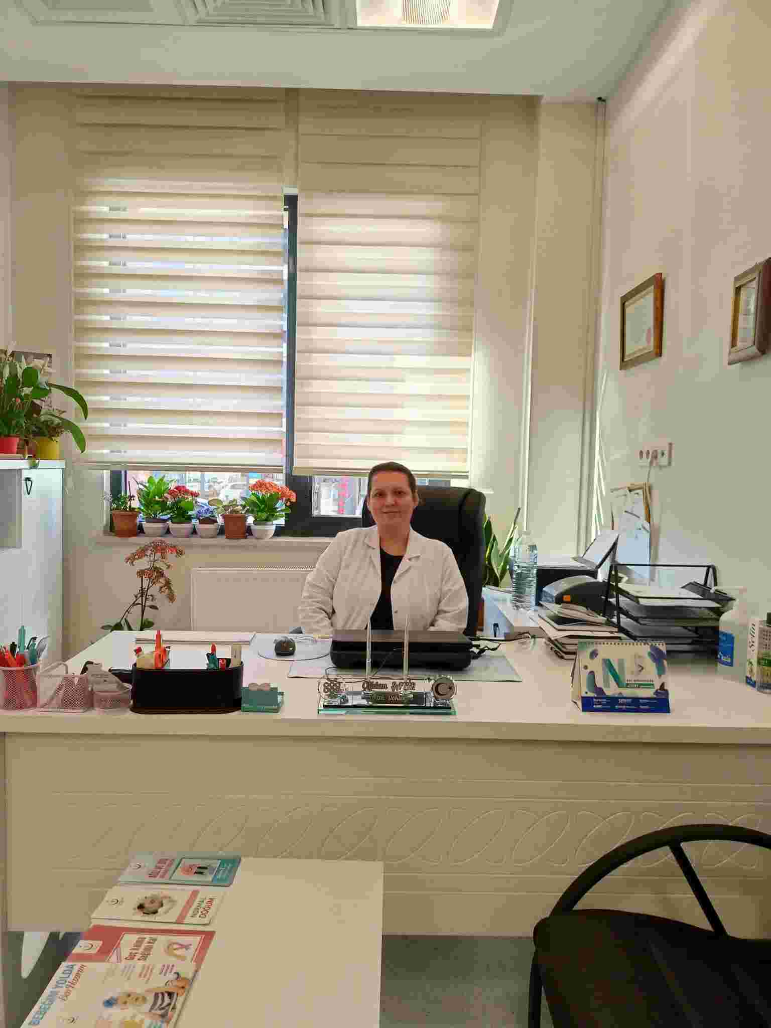DR. ÇİĞDEM ŞAYİR