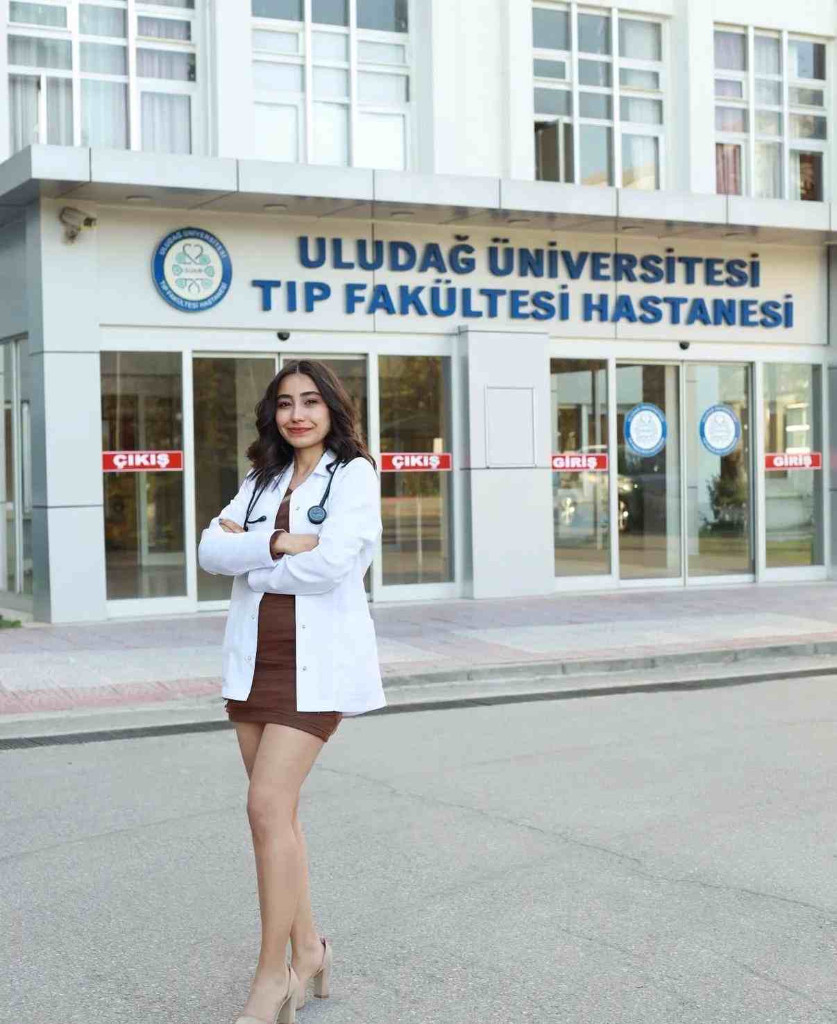 DR. EZGİ ÇELİK